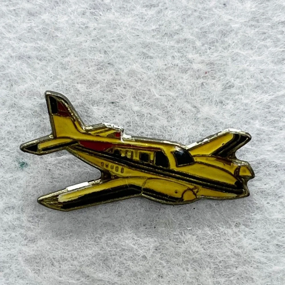 🔮 5/$25 Vintage Cessna Airplane Pin